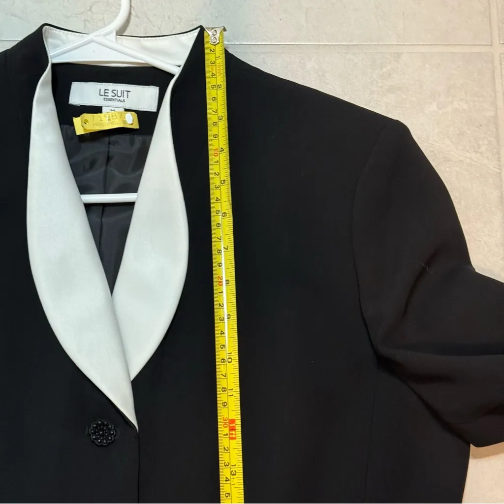 Le Suit Two Piece Black Blazer with White Collar - Image 15
