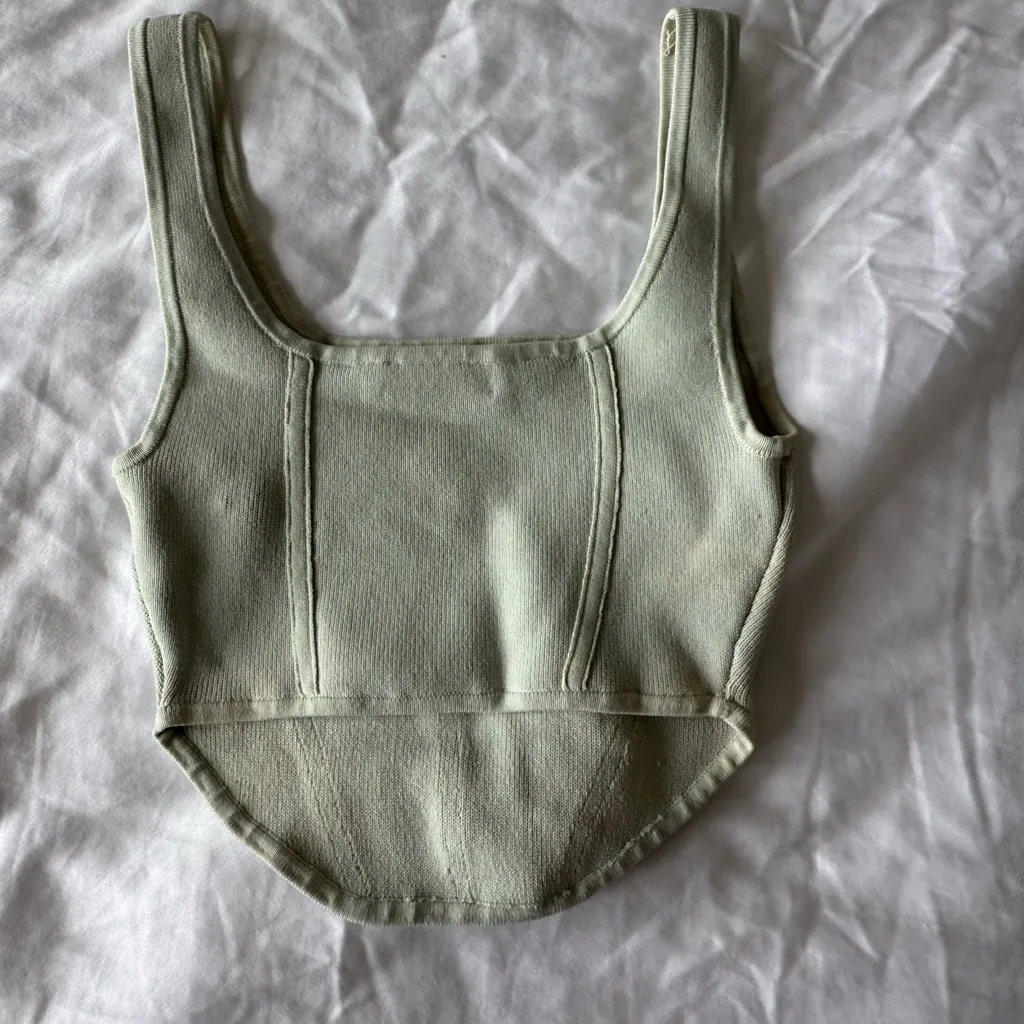 Aritzia babaton green cropped tank top - Image 3