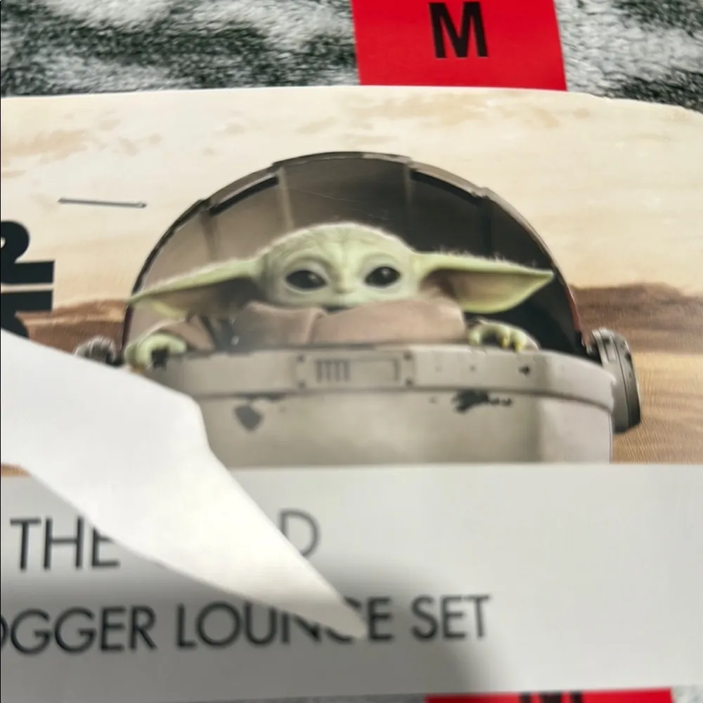 Star Wars women’s fuzzy Pajamas - size M. 2 pc. Super cozy! Star Wars, yoda - Image 8