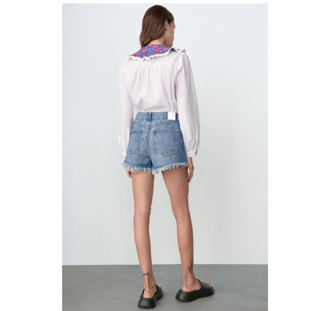 NWT ZARA Top With Floral Printed Collar White Pink Multi Medium - Image 4