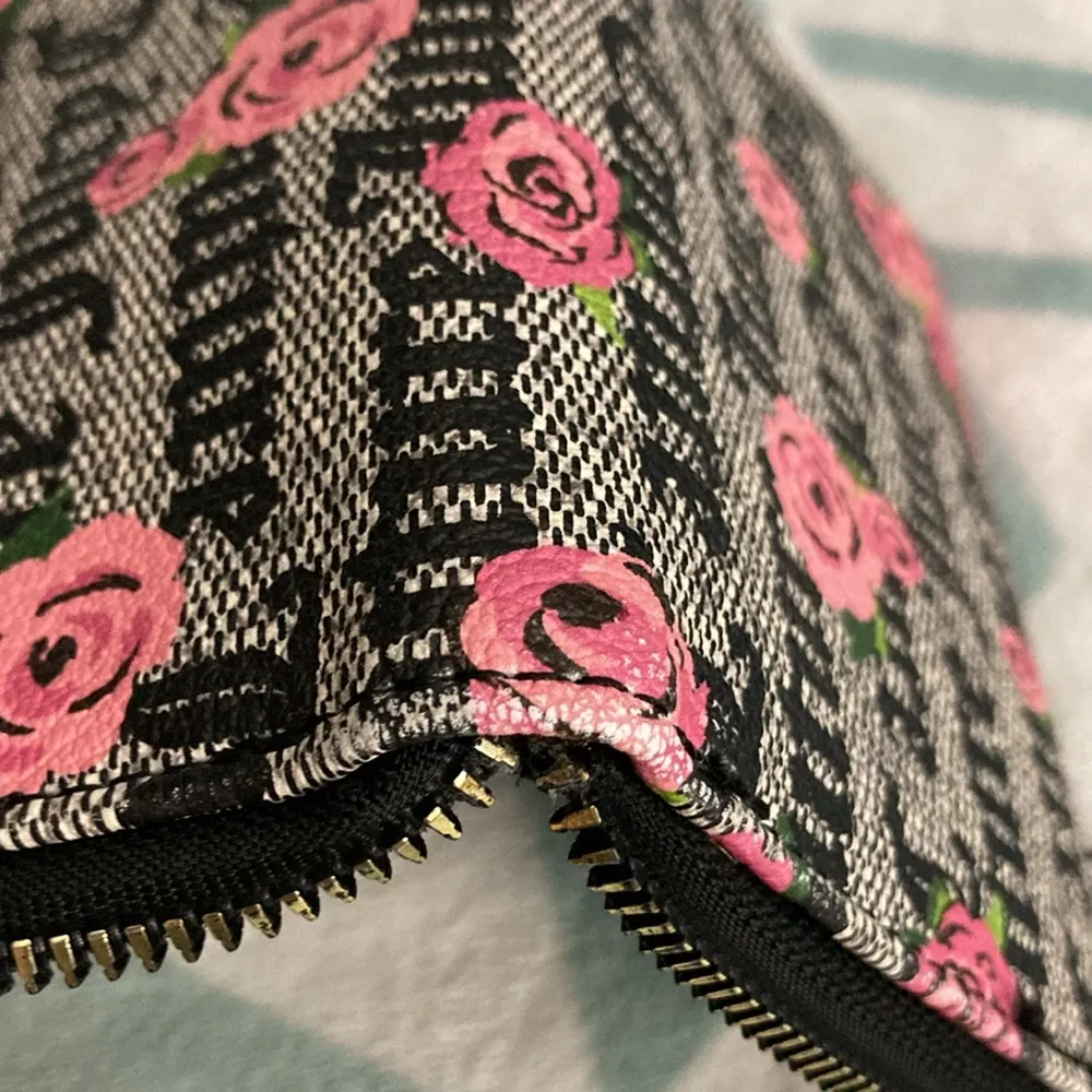 Juicy Wallet. Great shape. 2 callouts outside corners show slight wear. - Image 3