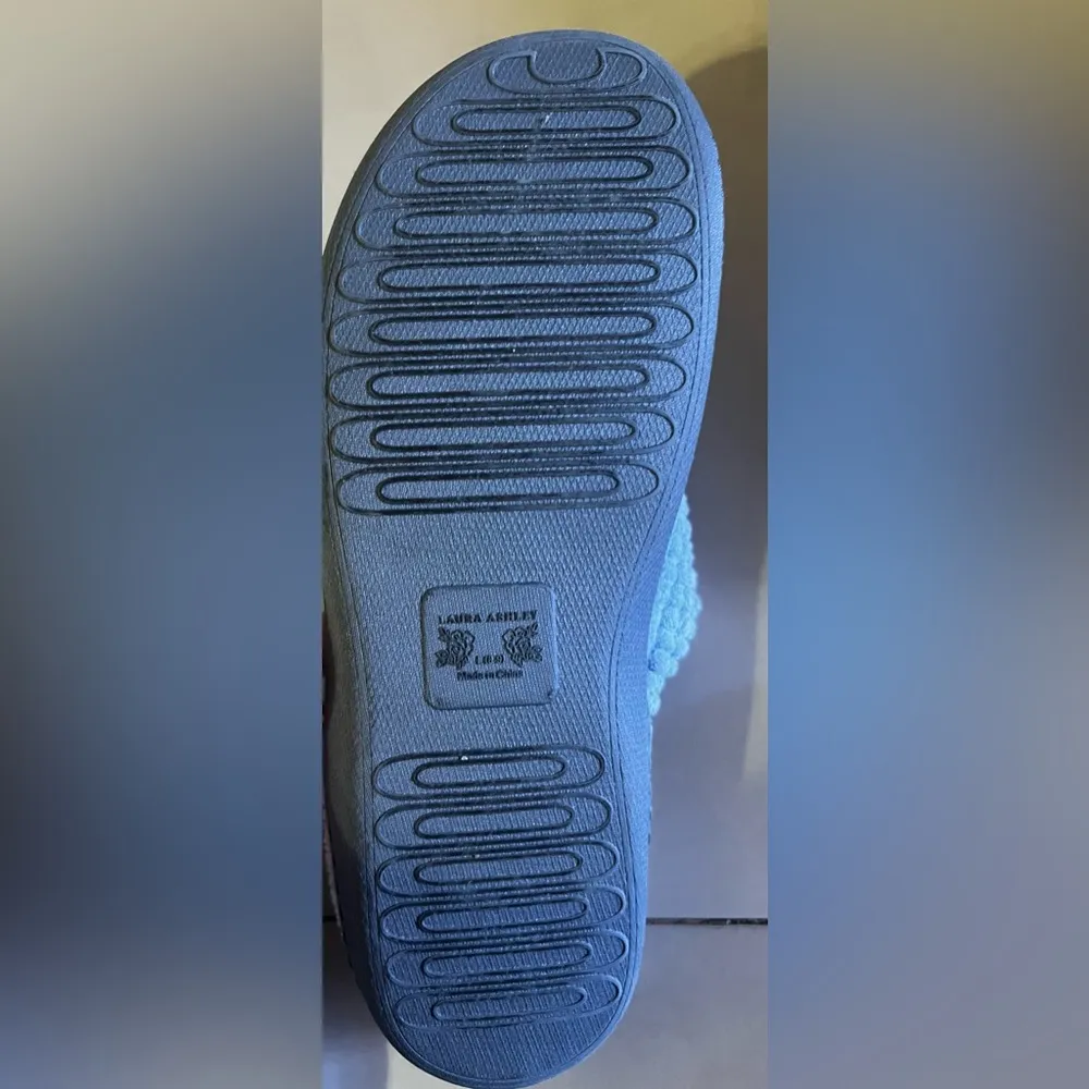 Laura Ashley Memory Foam Slippers  Blue Size Lg 8-9 Indoor Shoes - Image 5