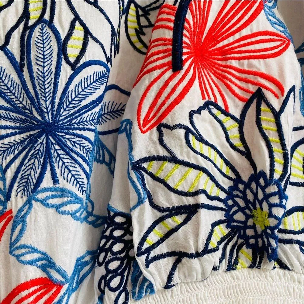 Skies Are Blue Island Embroidered Top Sz Medium - Image 4