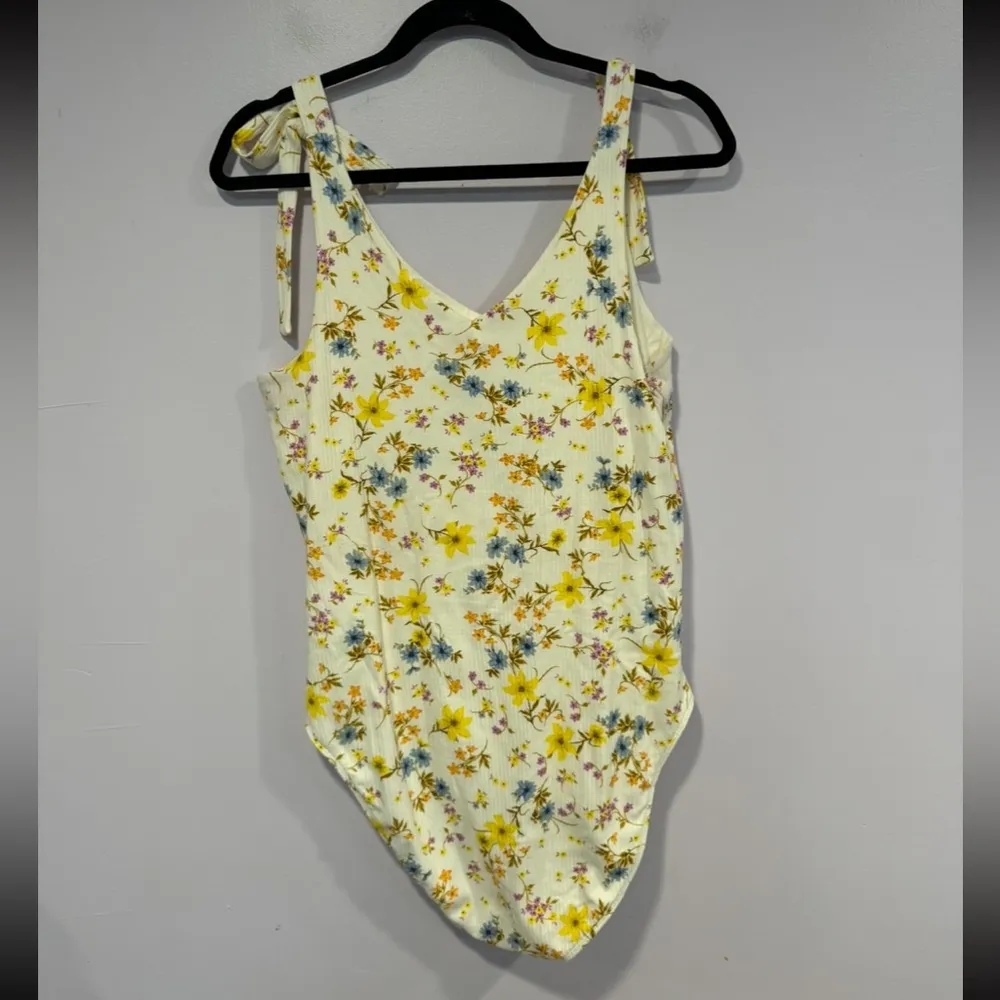 Old navy tie shoulder floral‎ bodysuit - Image 3