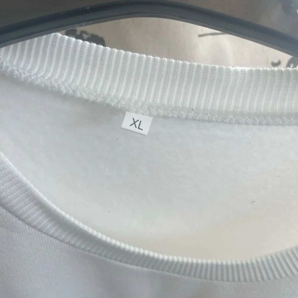 White Crewneck Sweatshirt XL - Image 3