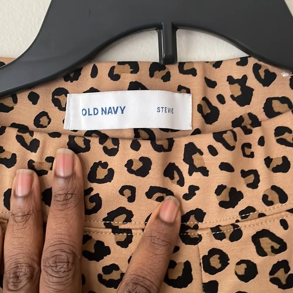 Old Navy Leopard Print Stretchy Pants Size M Office Casual - Image 3