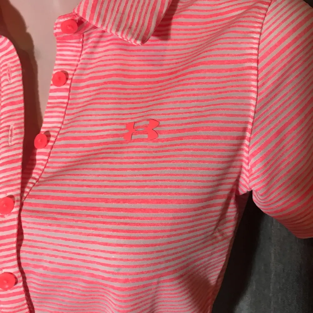 Under Armour Women's Short Sleeve Salmon Pink Top - Image 3