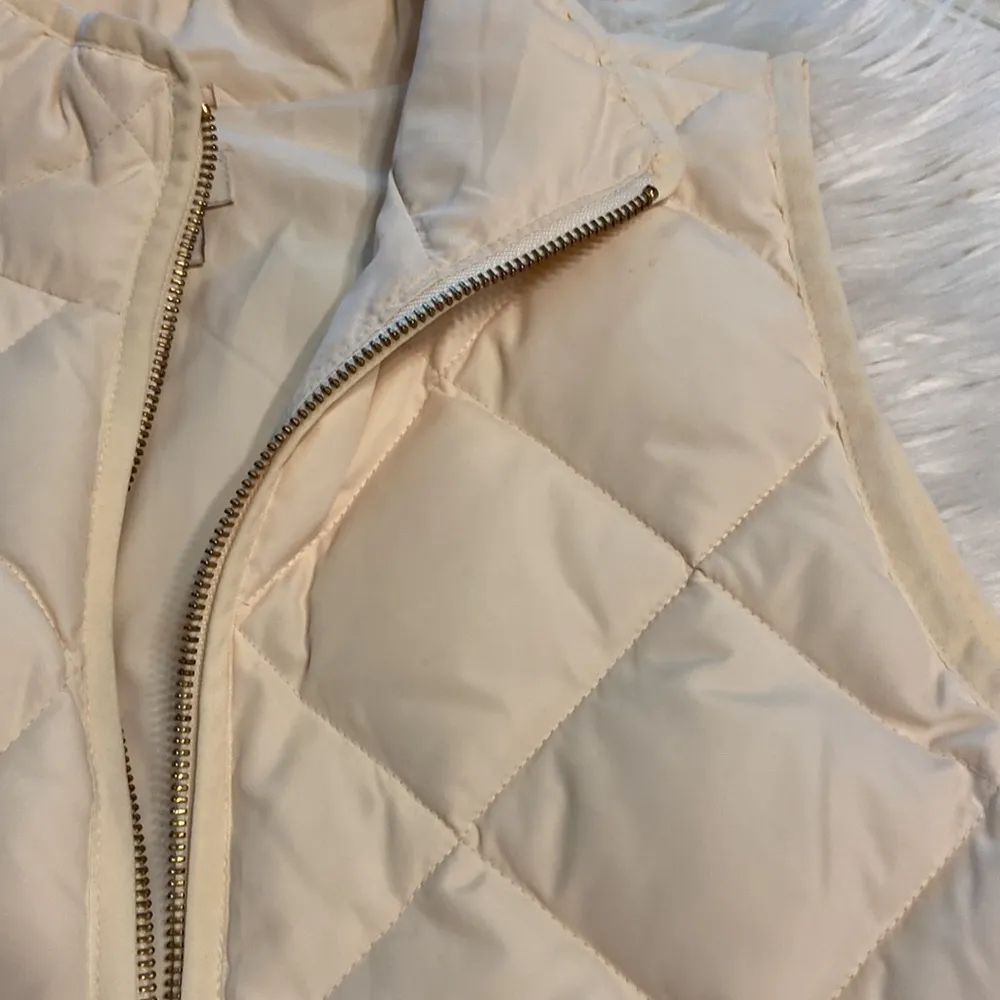 J.Crew Puffer Vest size S BNWOT length 25” bust 36” color cream - Image 14