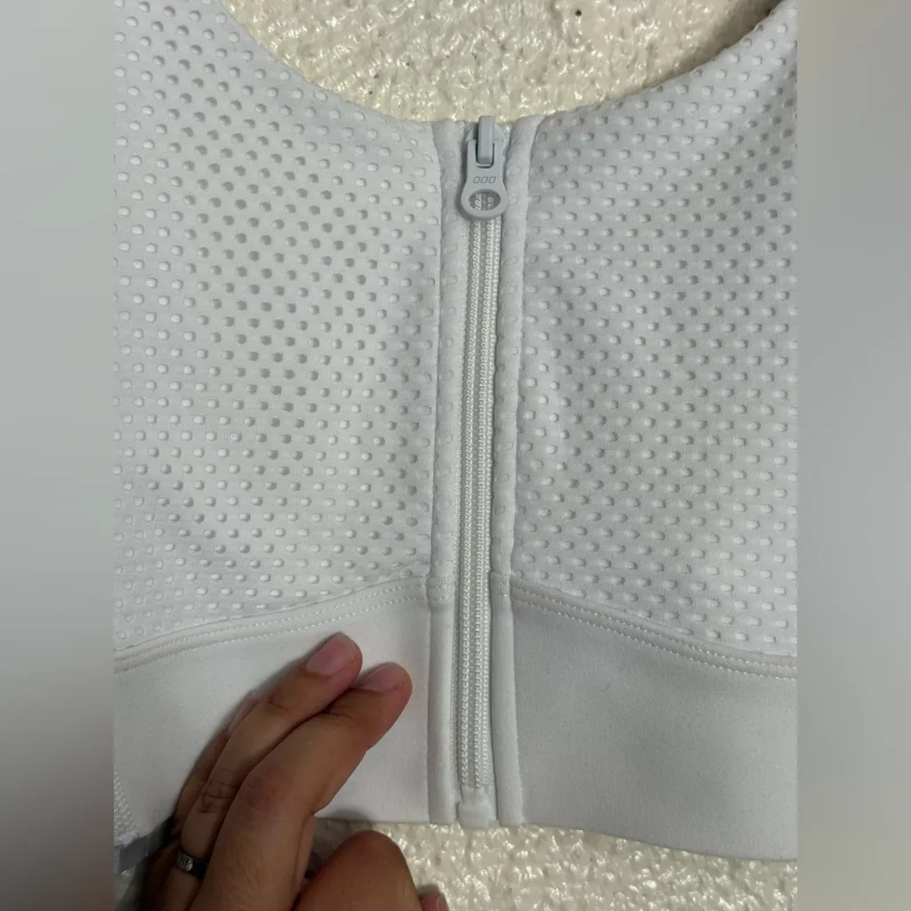 Lorna Jane THE ONE Sports Bra size Medium in white color - Image 8