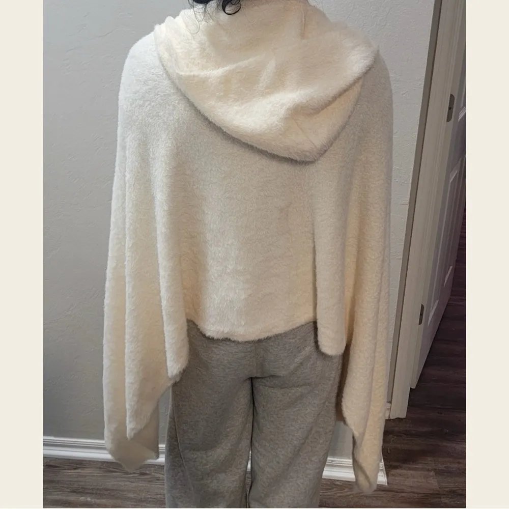 Aerie cream poncho! NWT! - Image 3