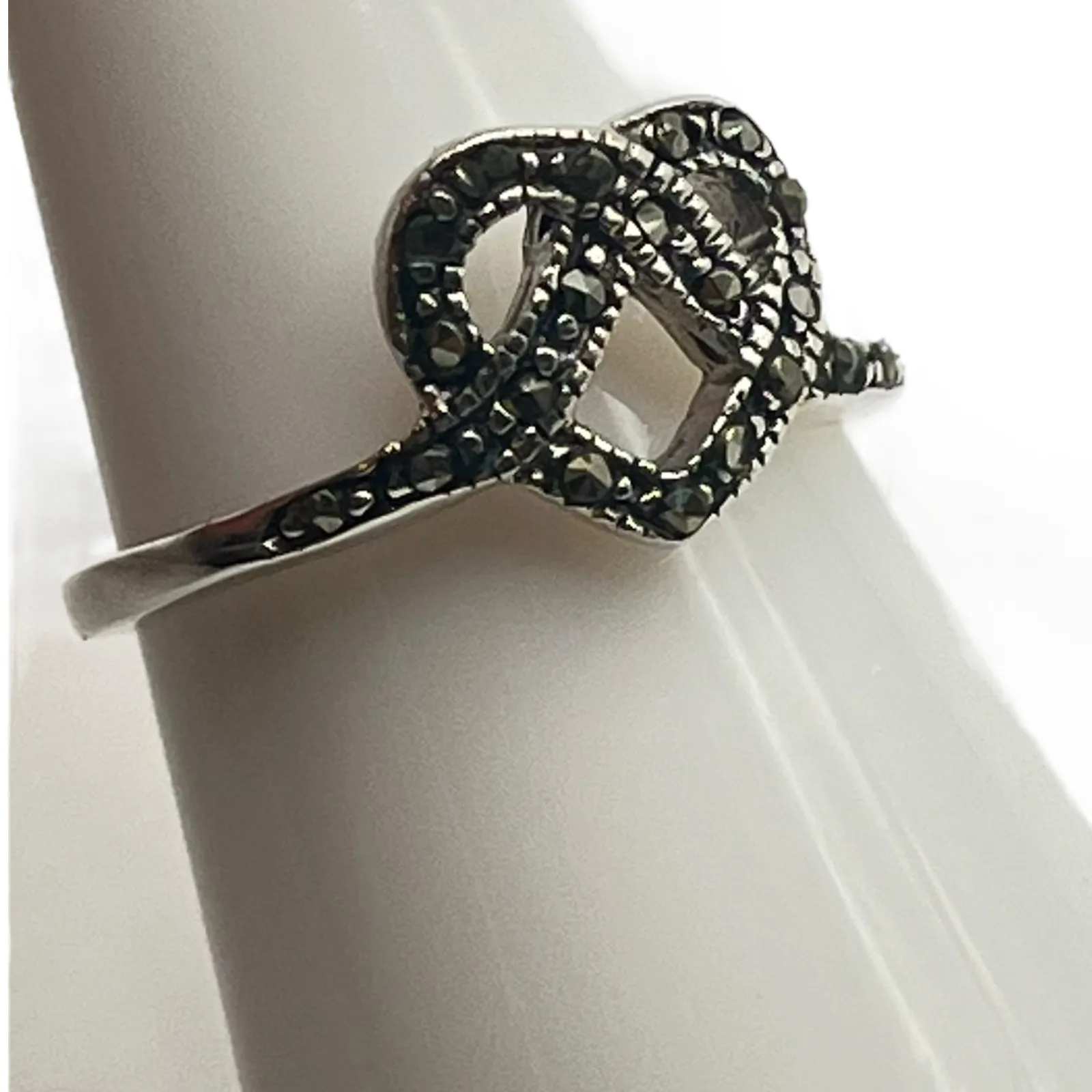Sterling‎ Silver Marcasite Heart Ring Sz 6.5 Love Knot Statement Band Jewelry - Image 2