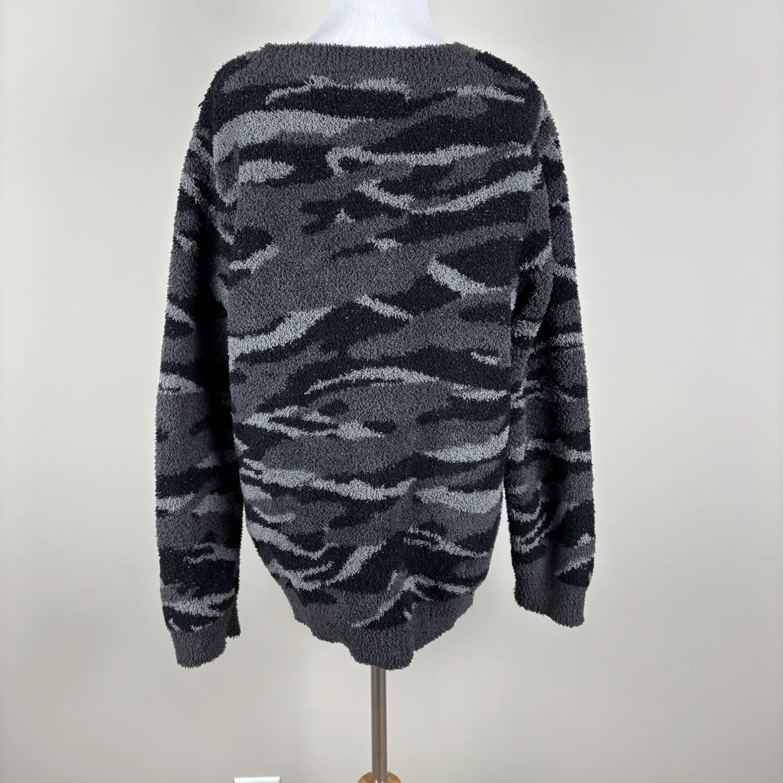 Barefoot Dreams Sweater Womens Large Carbon Camo Cozy Chic Seaside Crewneck Knit - Image 5
