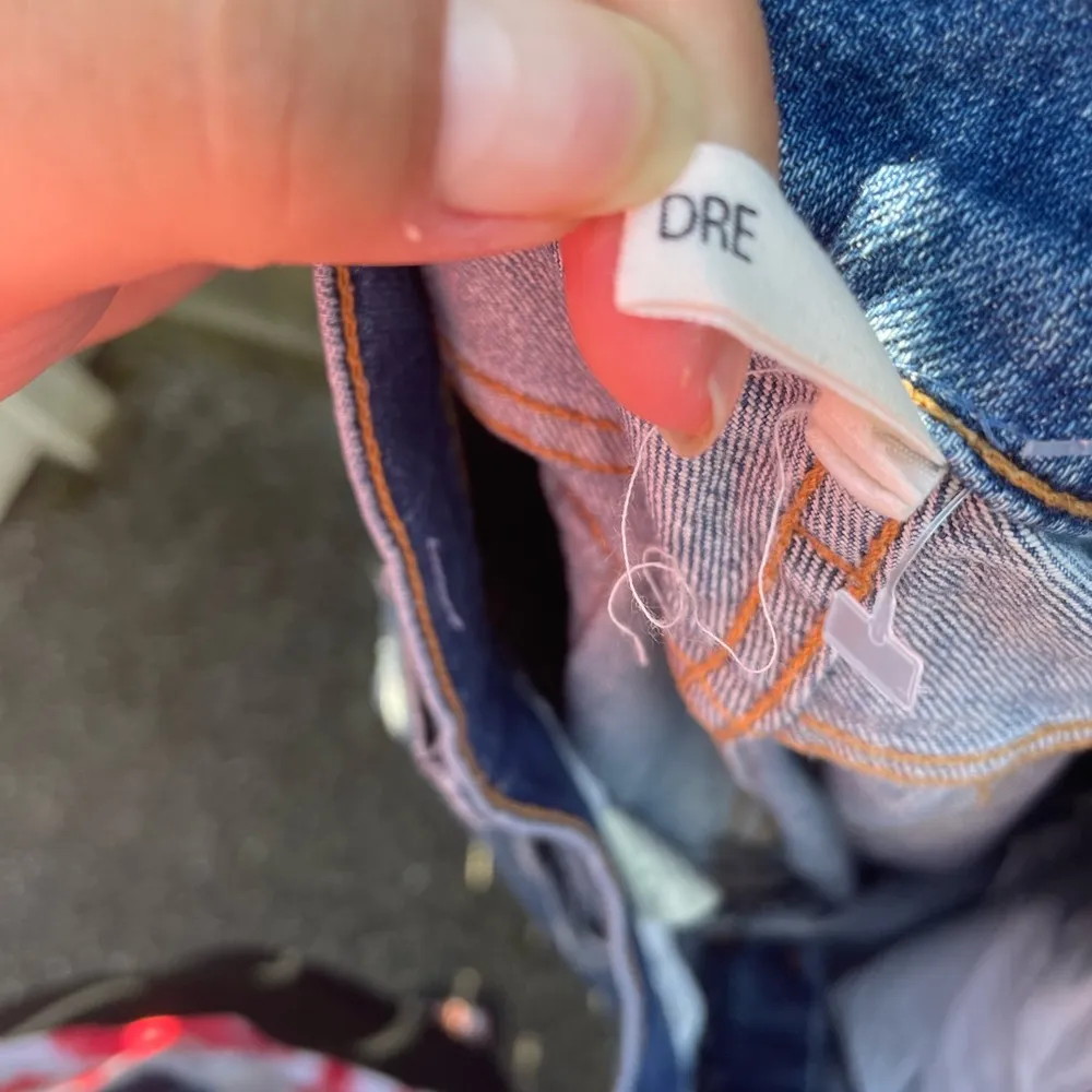 RAG & BONE DRE DISTRESSED JEANS - Image 4