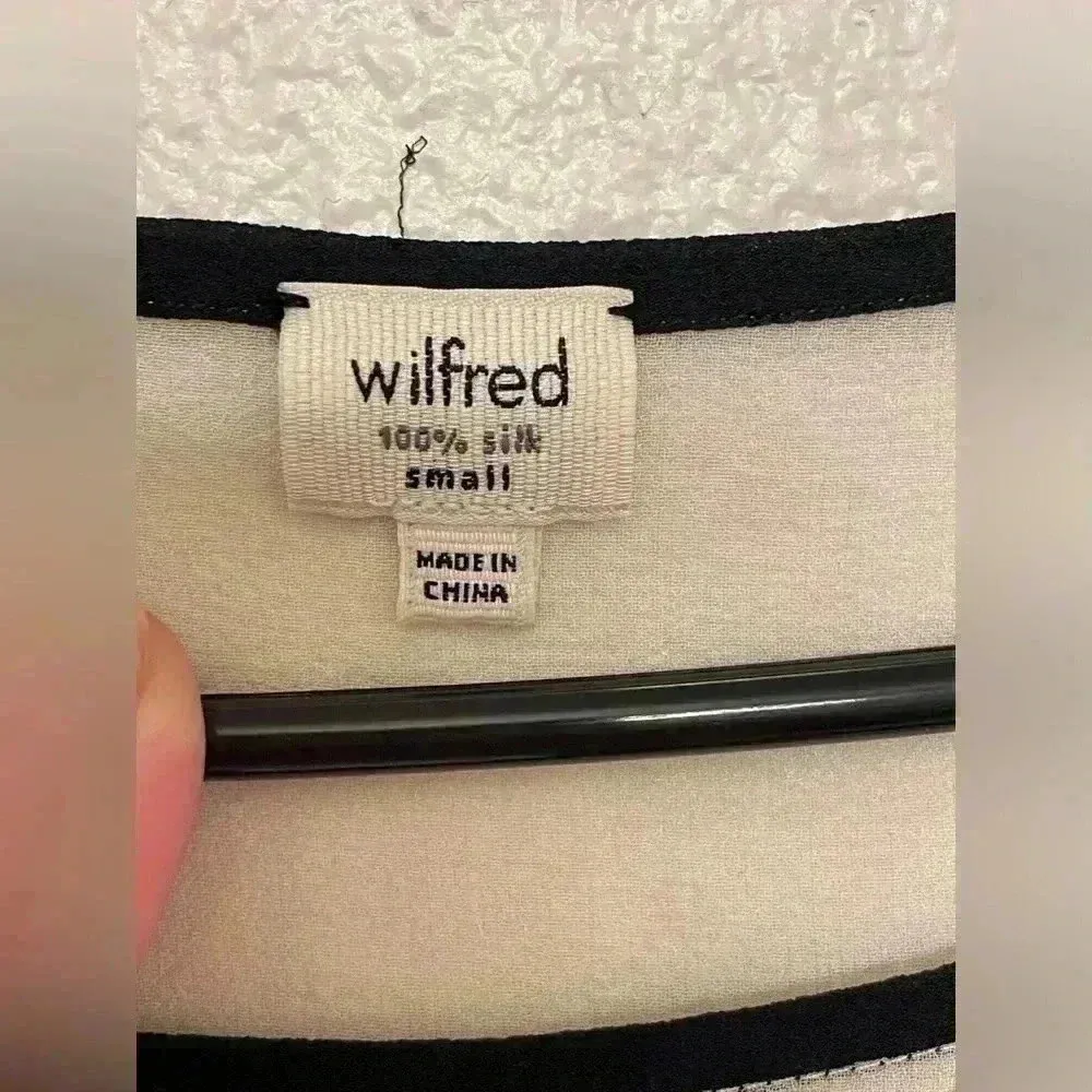 Aritzia Wilfred Women’s‎ Exclusive 100% Silk White With Black Trim Blouse Size S - Image 3