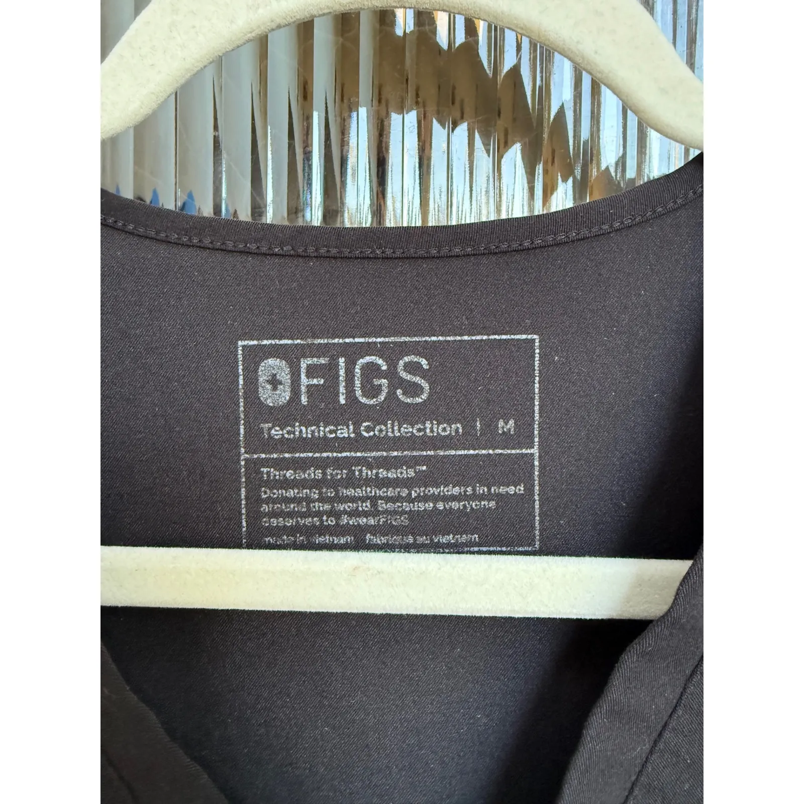 FIGS  Technical Collection Black Catarina V Neck Scrub Top Womens Size Medium - Image 4