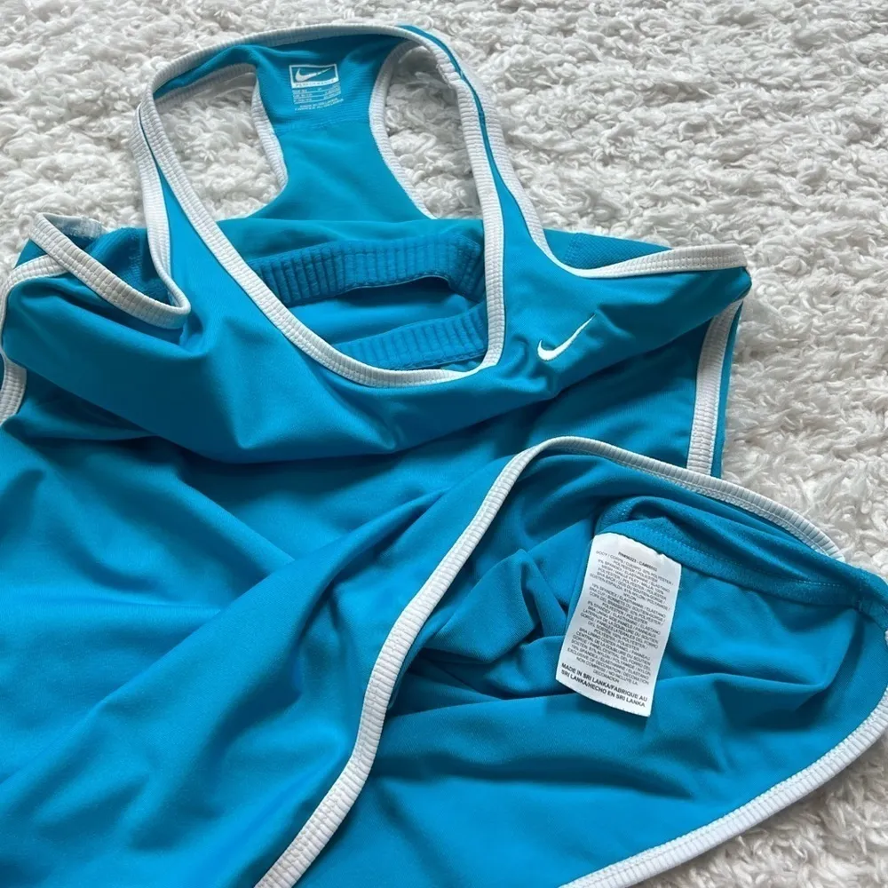Nike Performance women’s scoop neck racerback tank top pullover lined small - Image 4