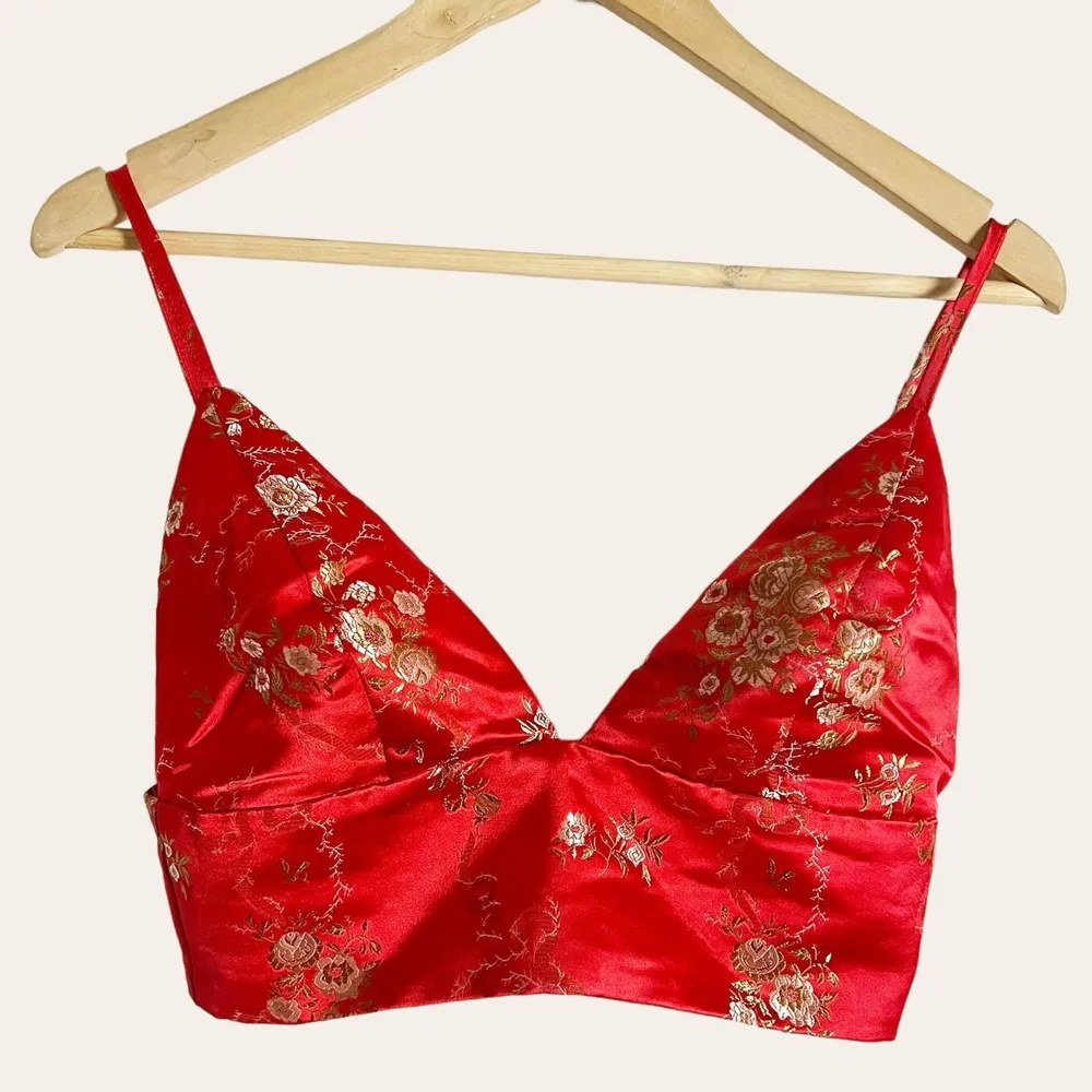 I.AM.GIA. Red Floral Jacquard Satin V-Neck Cropped Top Size Small - Image 2