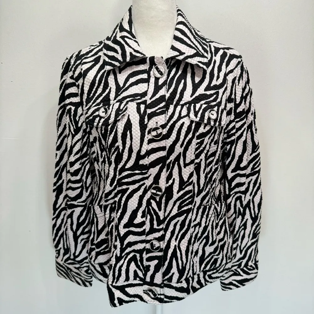 Chico’s Black & White Zebra Striped Waffle Textured Button Front Jacket Size 1 - Image 2