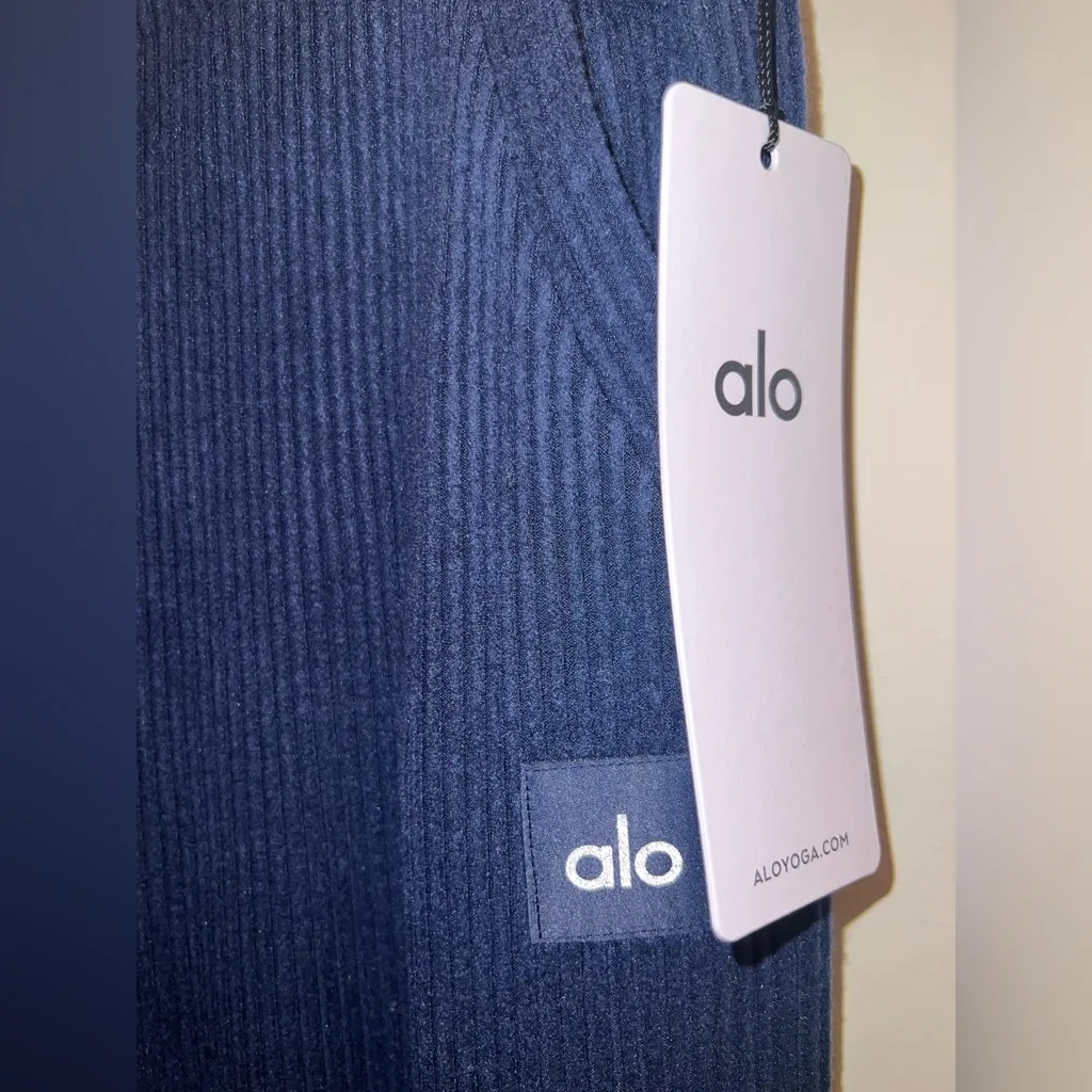 Alo Yoga Muse Wide Leg Pant Navy Size XS NWT - Image 6