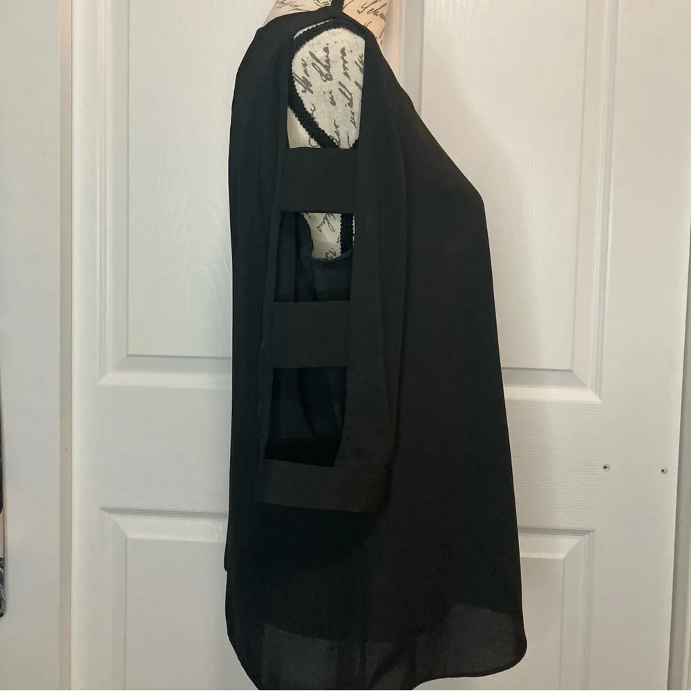 IZ Byer Cutout Sleeve Top - Image 3