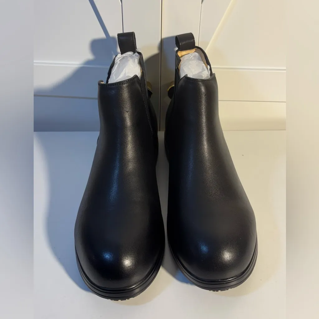 SR MAX
Women's Black Salem MaxTRAX® Soft Toe Chelsea Boot Size 8 - Image 4