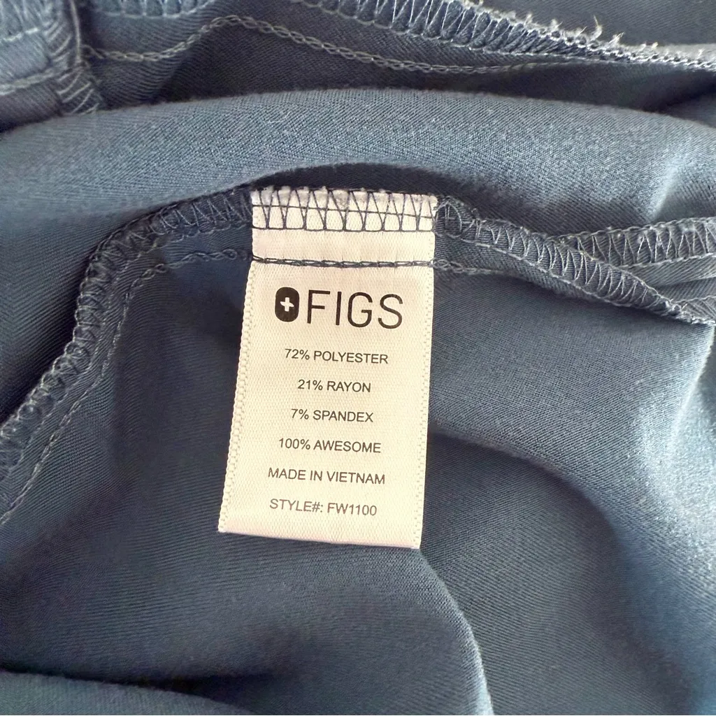 Figs Women's V-Neck Scrub Top - Dark Harbor - Image 5