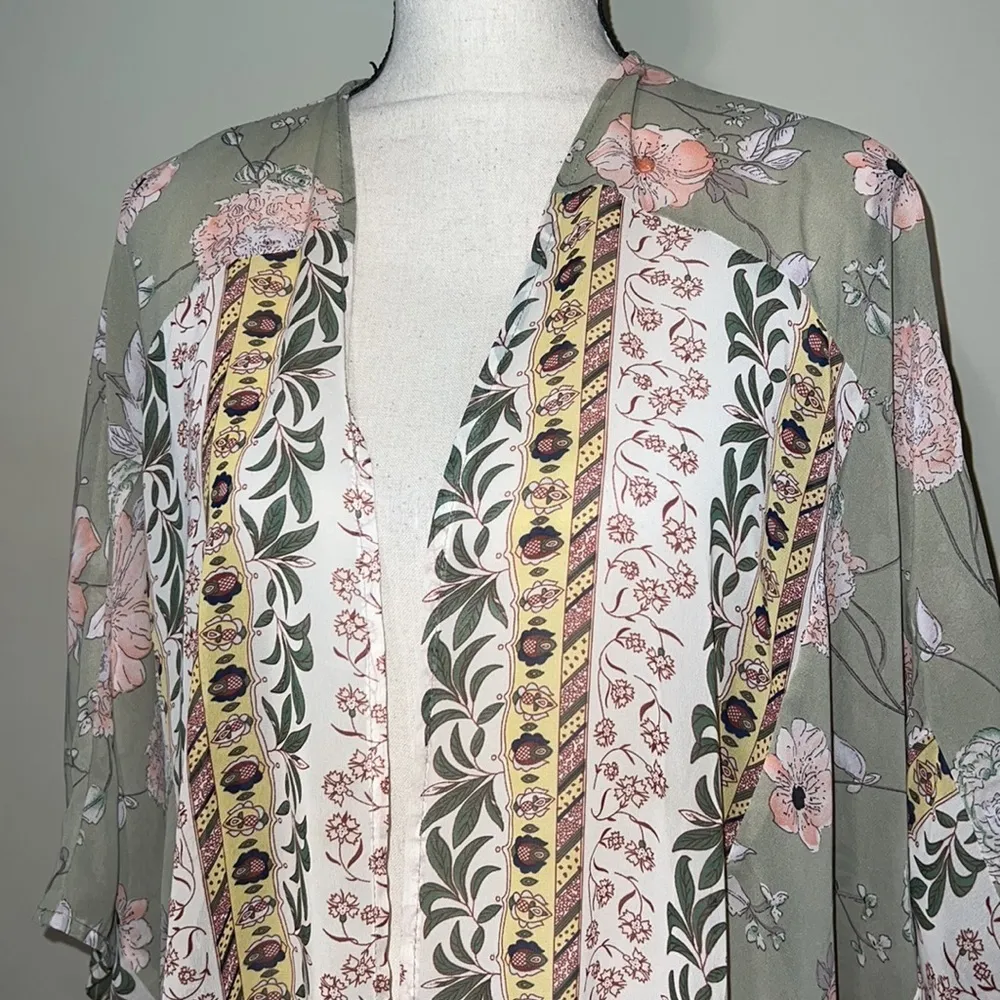 UMGEE medium/large kimono light green floral sheer cover up casual wear flaw - Image 4