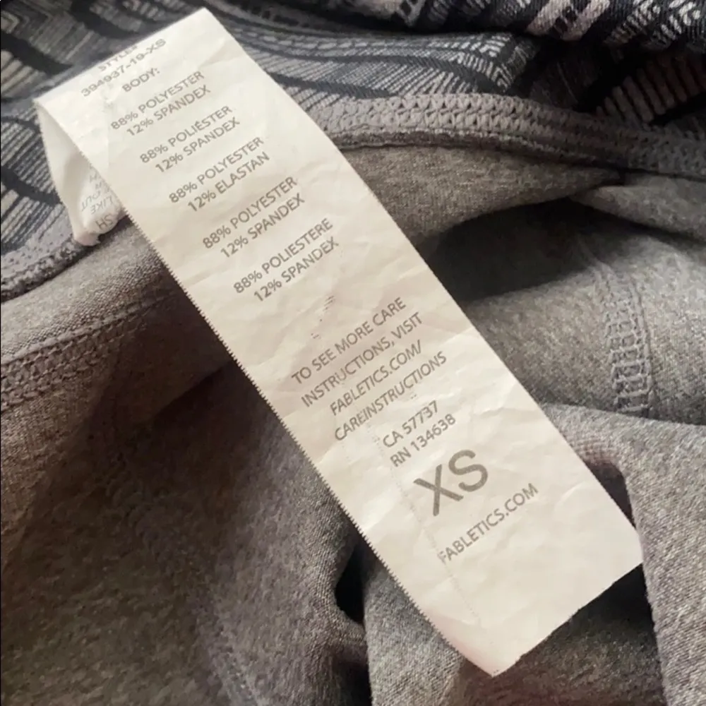 EUC Fabletics Outfit (Top and Capri Leggings) - Image 7