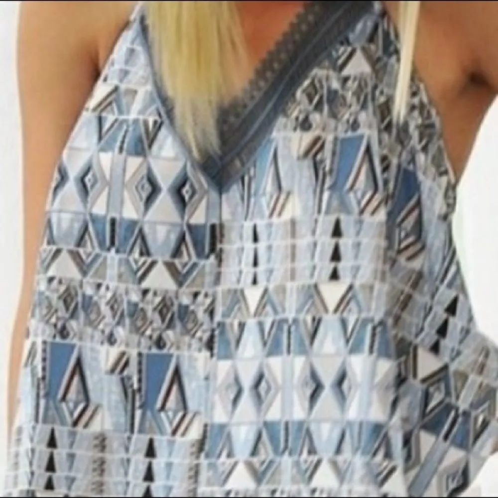 ‎Geometric Patterned Trapeze Halter Top - Image 4