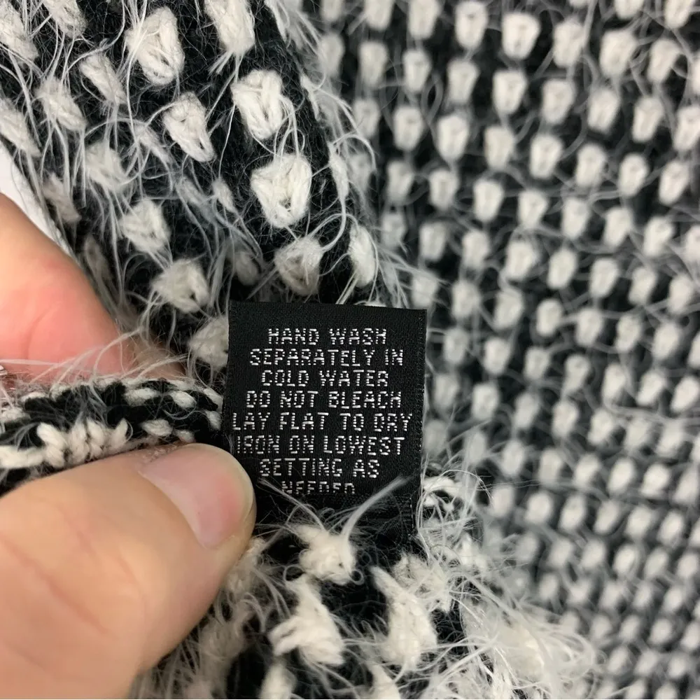 Cyrus Black White Eyelash Knit Turtleneck Sweater Size Medium - Image 9