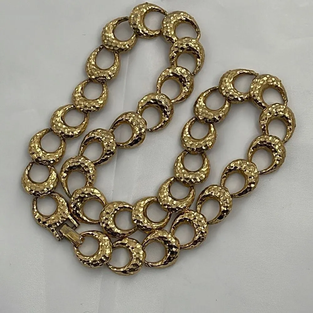 Vintage hammered gold colored horse bit link necklace Gold - Image 2