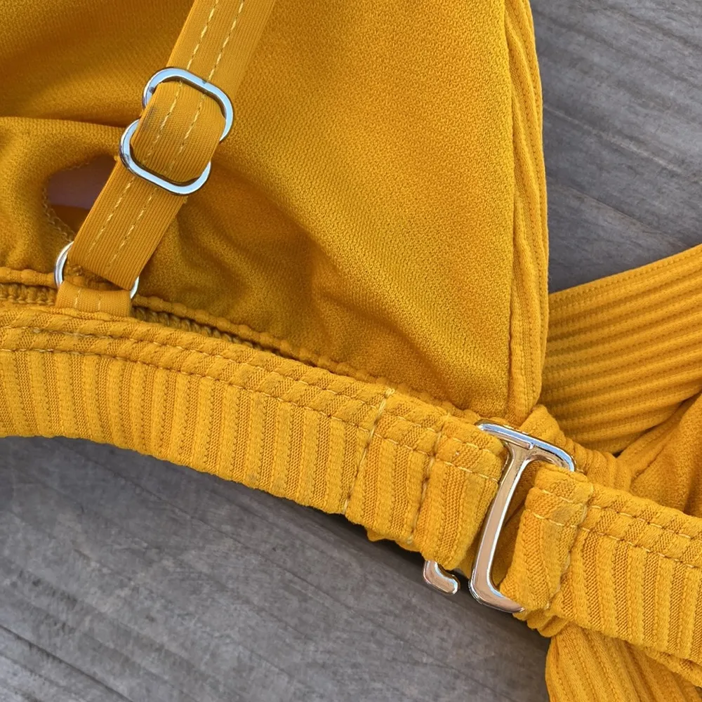 Stunning Yellow/Orange Bikini Top Tie Front great texture Sz M Vibrant Rio Yellow Size M - Image 4