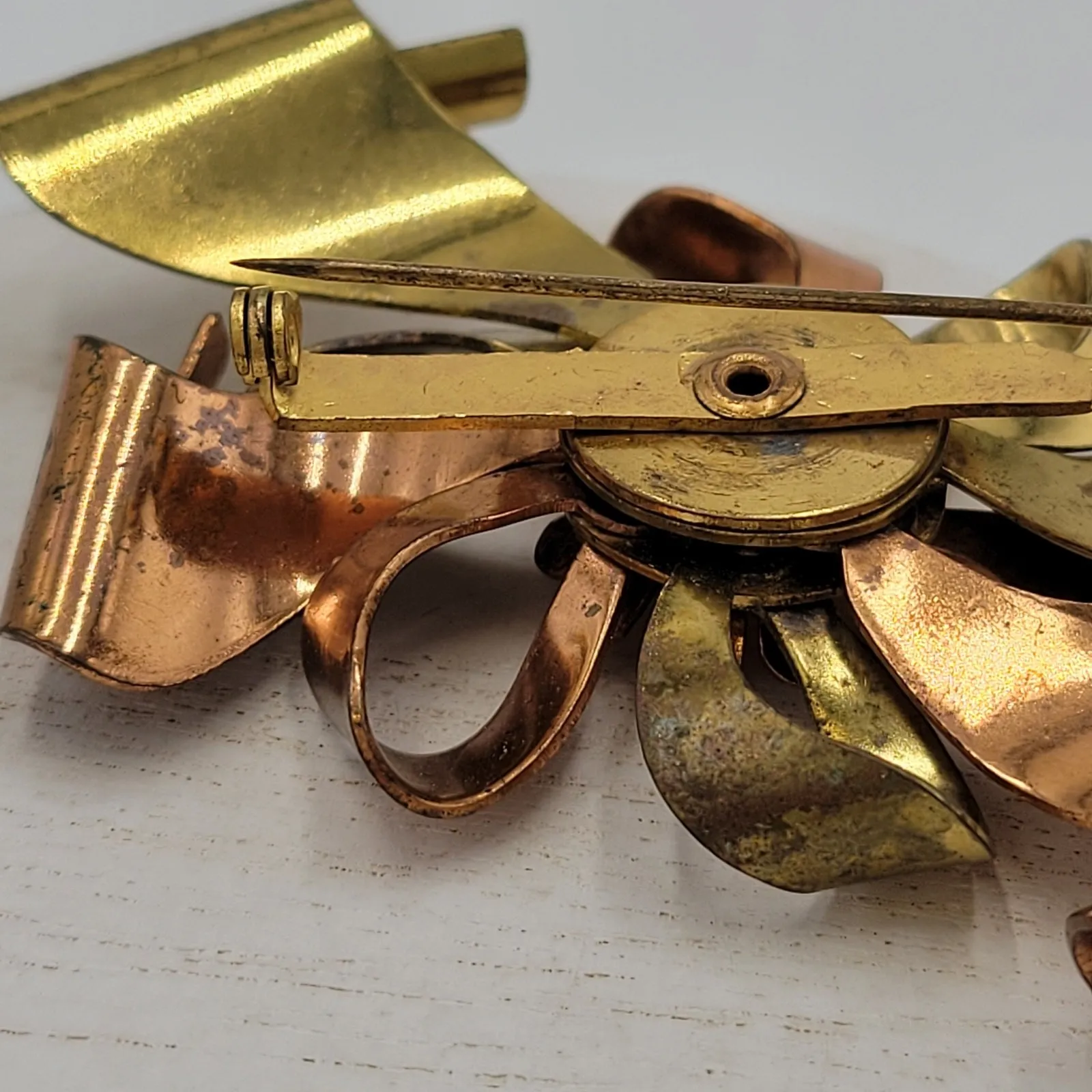 Vintage Two Tone Copper & Gold Ribbon Flower Brooch Pin Yellow Faux Pearl Stone Brown - Image 4