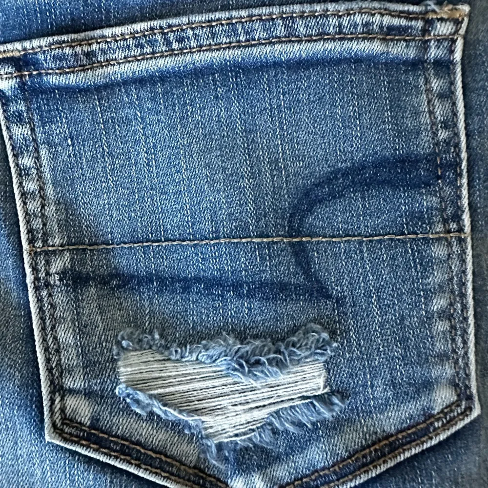 NWOT American Eagle Next Level Stretch Distressed Denim Skirt: Size 6 - Image 9