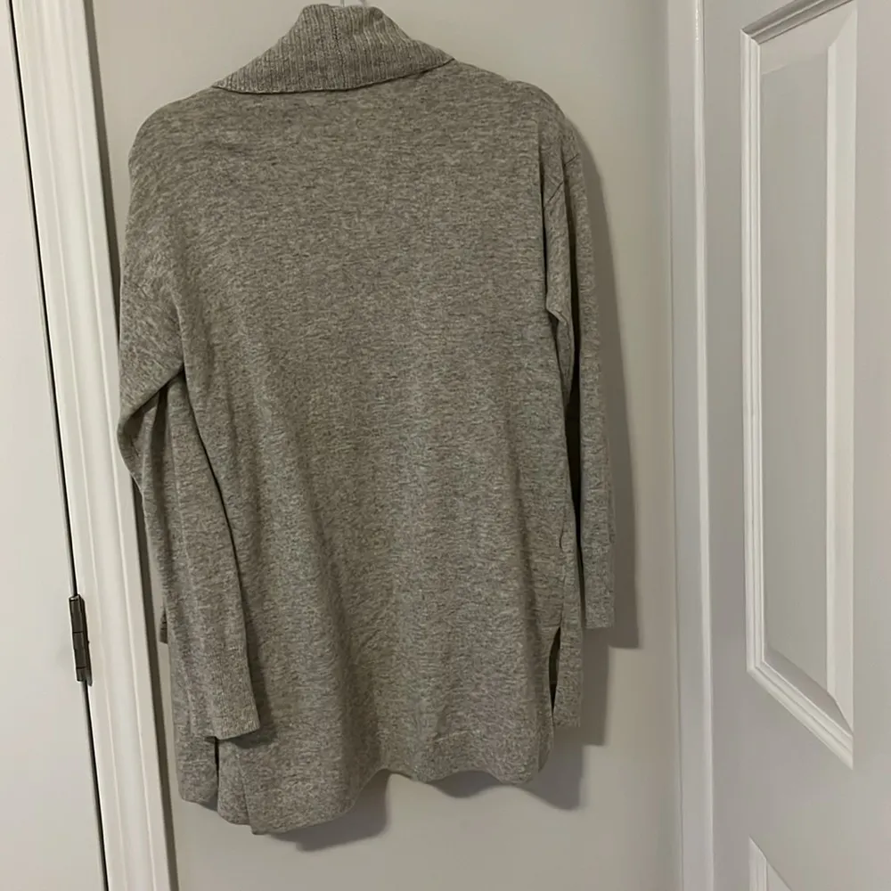 Ann Taylor grey cardigan in size Medium - Image 8
