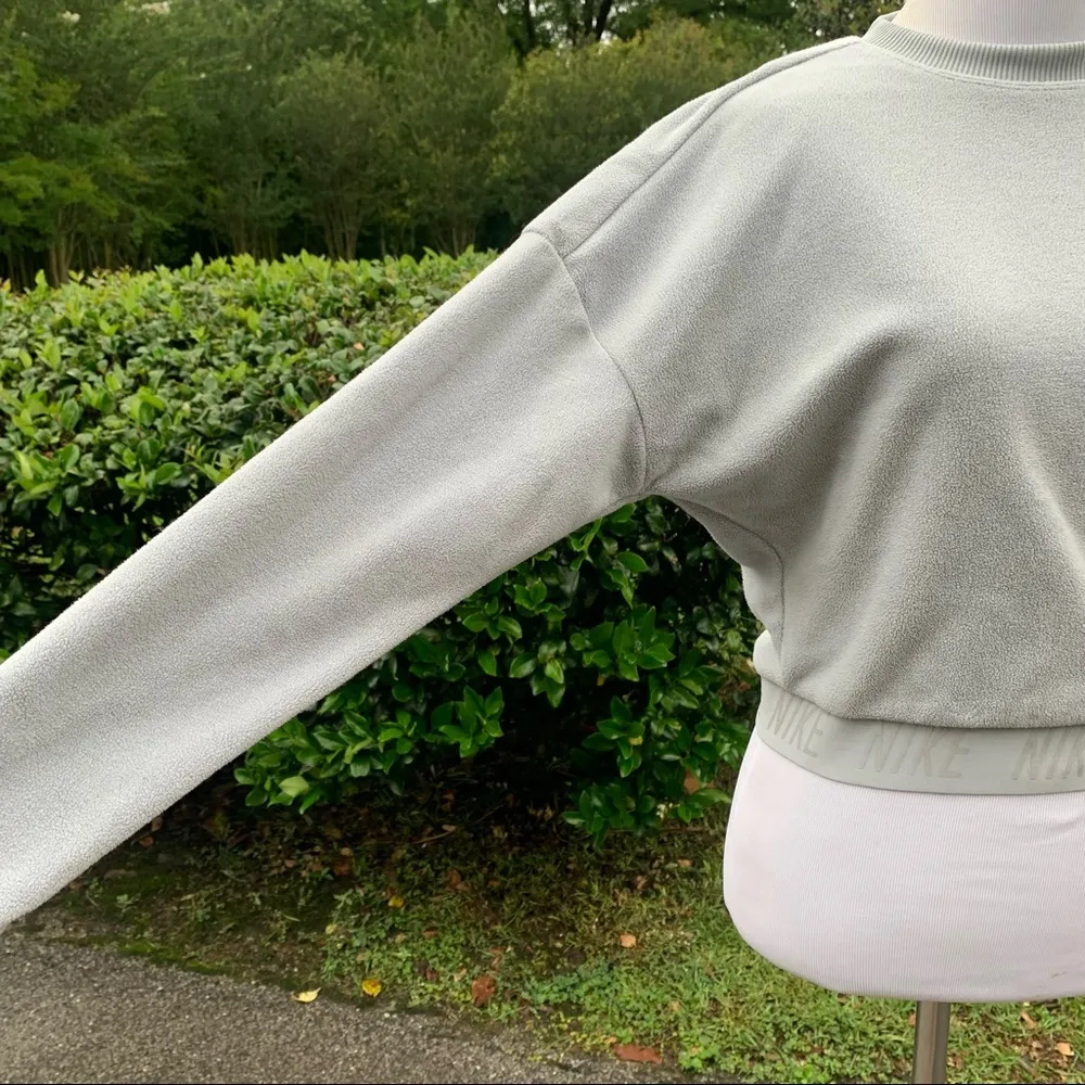 Nike Gray Fleece Cropped Drifit Sweatshirt XS - Image 4