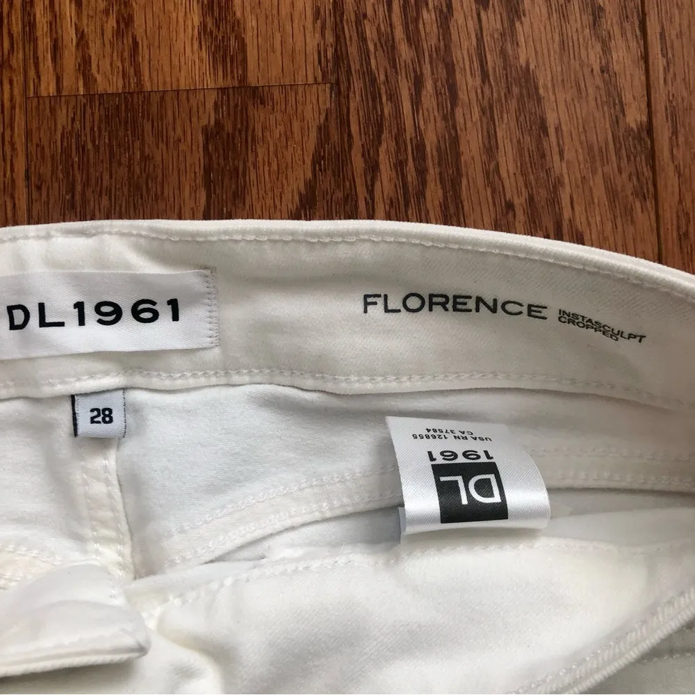 DL1961 Smart Denim Florence Cropped Instasculpt White denim Women’s Size 28 NWT - Image 7