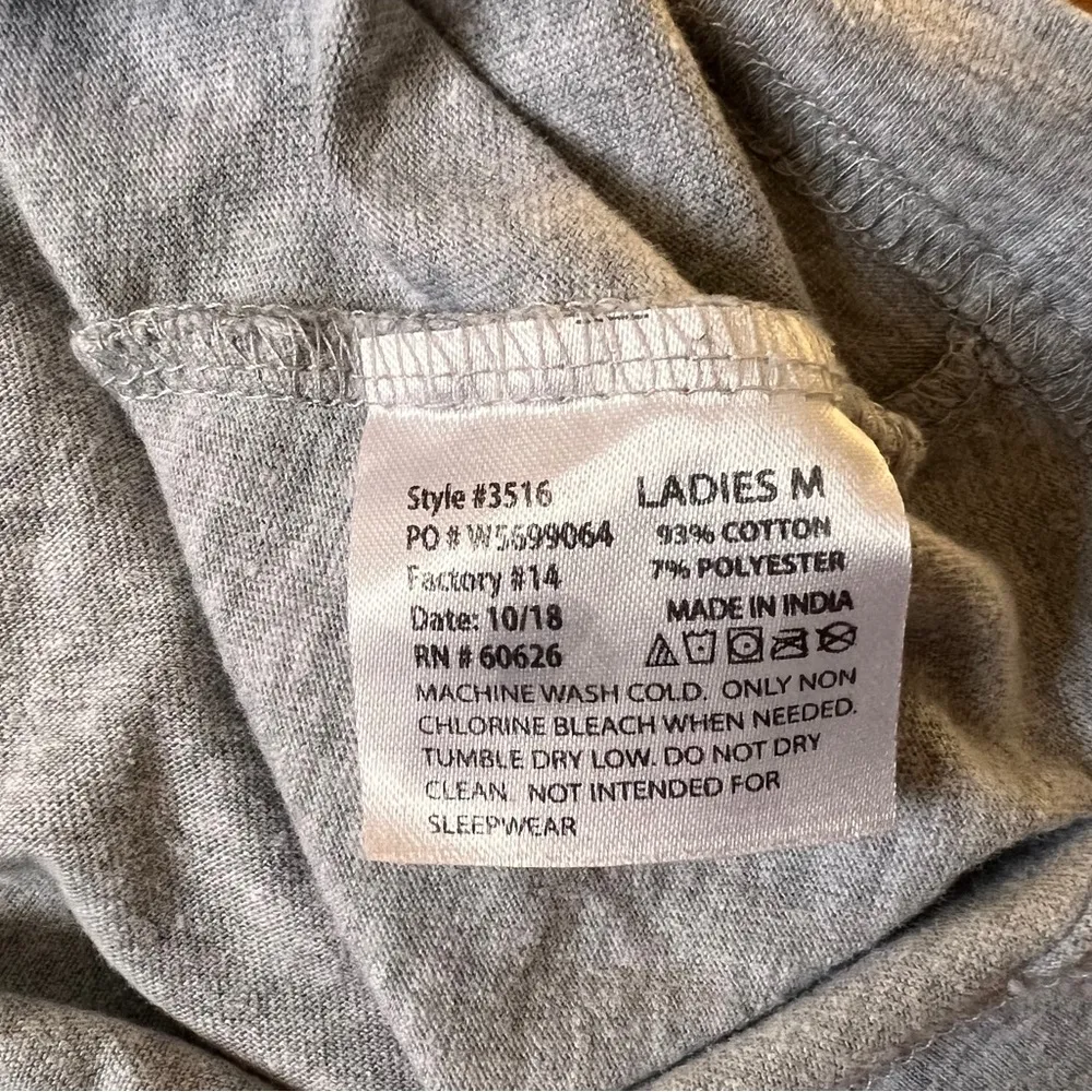 Women’s Mommy Shark Gray T shirt Sz M Size M - Image 5