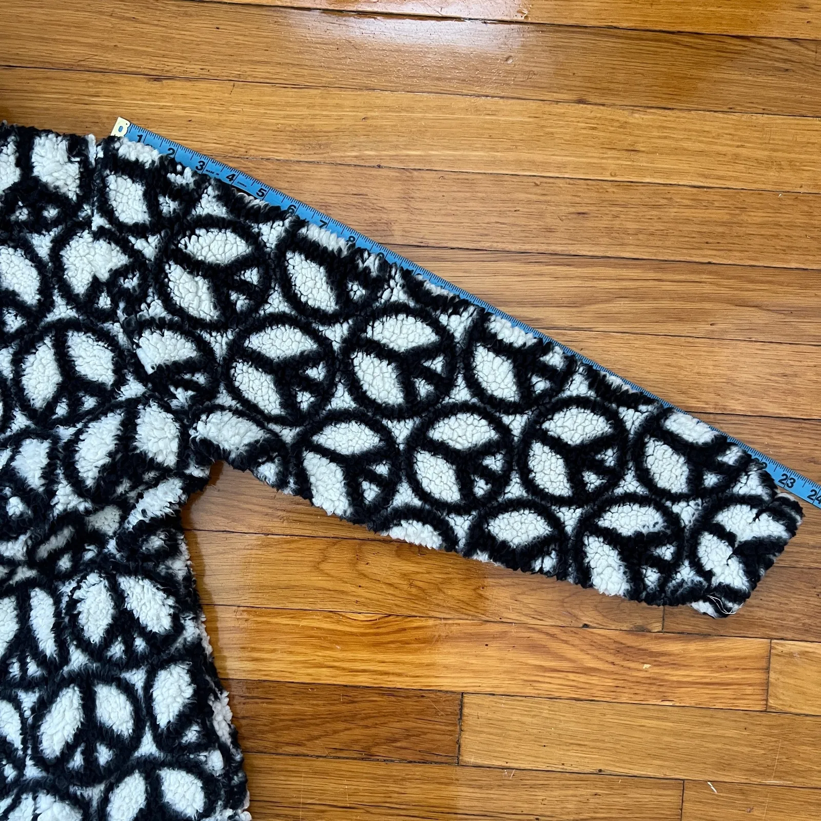 Pacsun Women's White & Black Peace Sign Print Full Zip Sherpa Hoodie Jacket S - Image 10