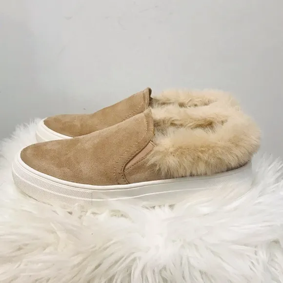 Boutique fur lined slip on sneaker sz 6.5 - Image 14