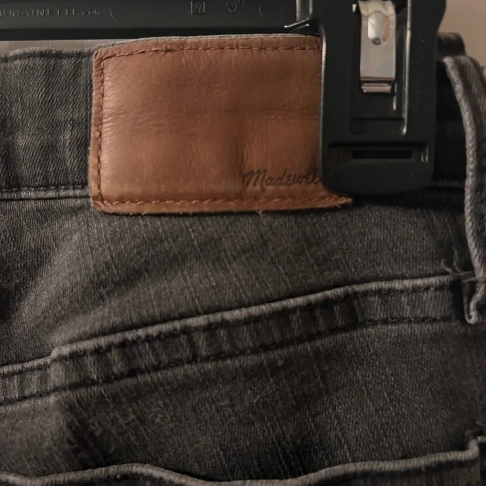 Lighter black jeans that are stretchy and comfortable from Madewell - Image 6