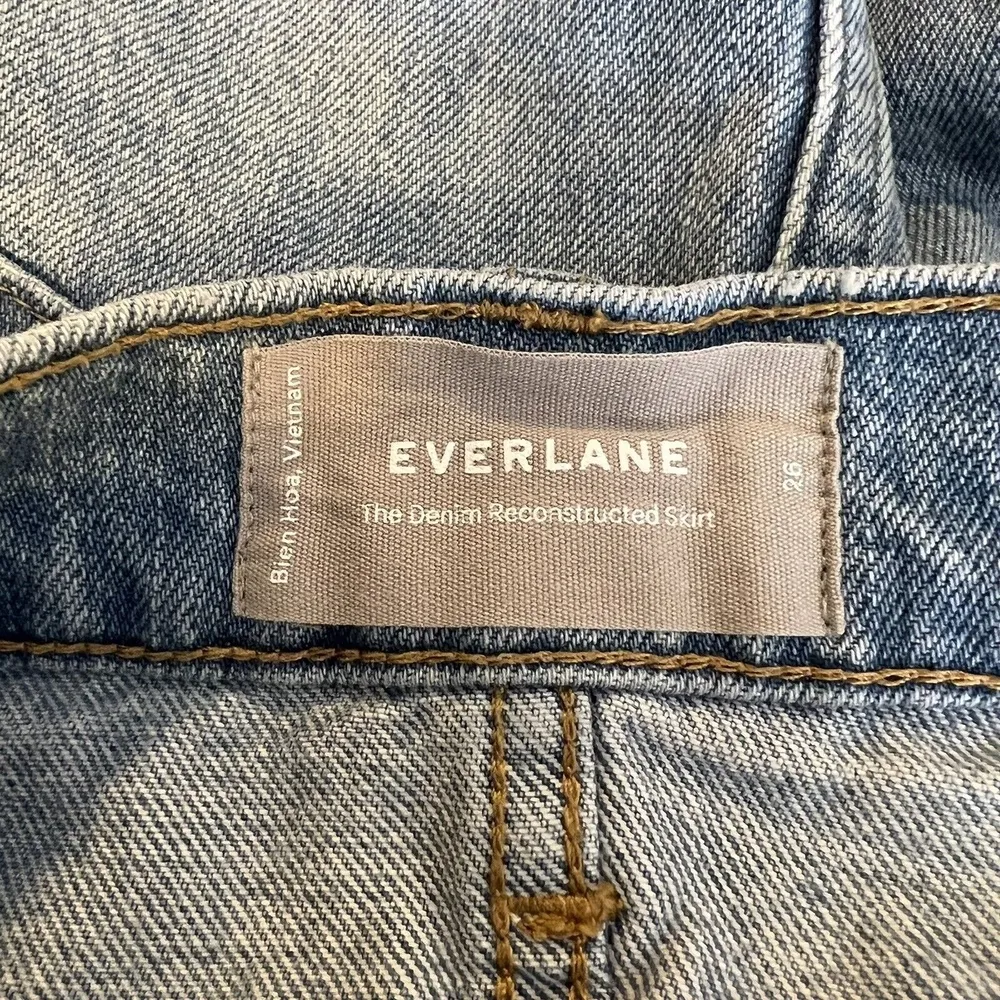 Everlane Denim Mini Skirt Blue Deconstructed Raw Hem Y2K Style Jean Skirt Sz 26 - Image 4