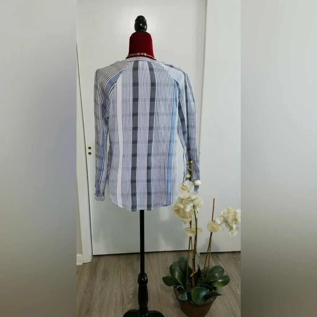 Lucky Brand women’s chambray long sleeve striped shirt - Image 4