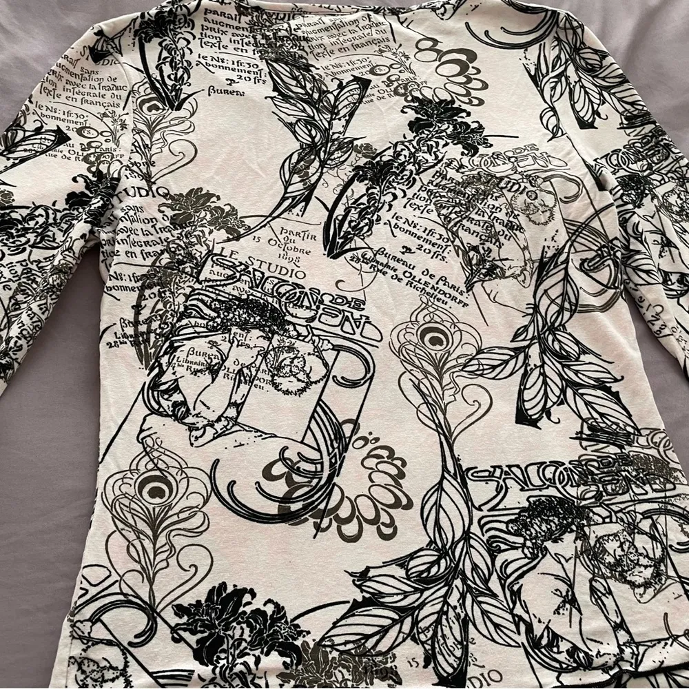 Armand Thiery Affinites French pink novelty newspaper boho blouse, size 2 art - Image 16