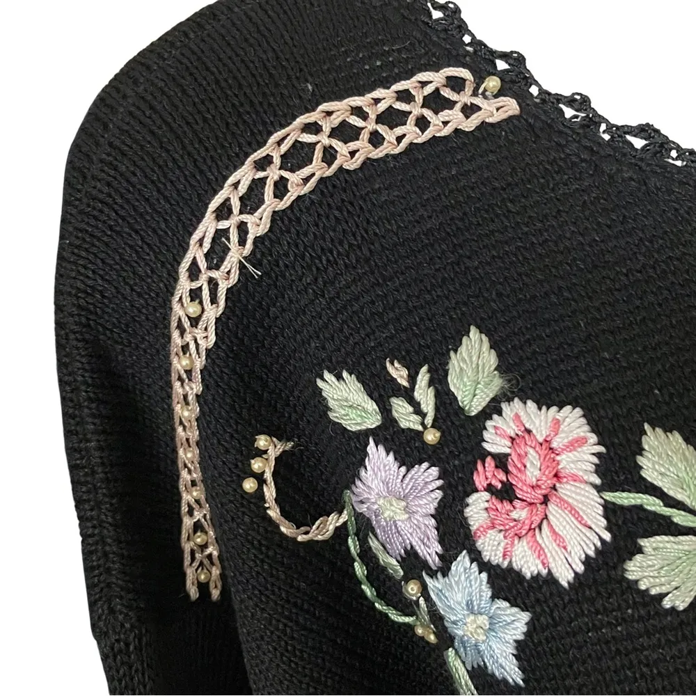 Vintage 90s Cottagecore Floral Embroidered Oversized Sweater. Large. Grandmacore Black - Image 10