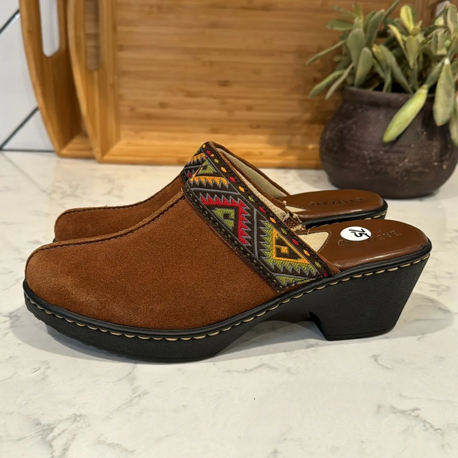 Eastland Vintage Brown suede Clogs Aztec 90s Western southwestern mule size 7.5 - Image 4