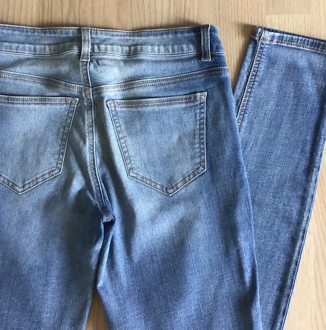 Size 2 Medium Wash Mid-rise Jeans - Image 5