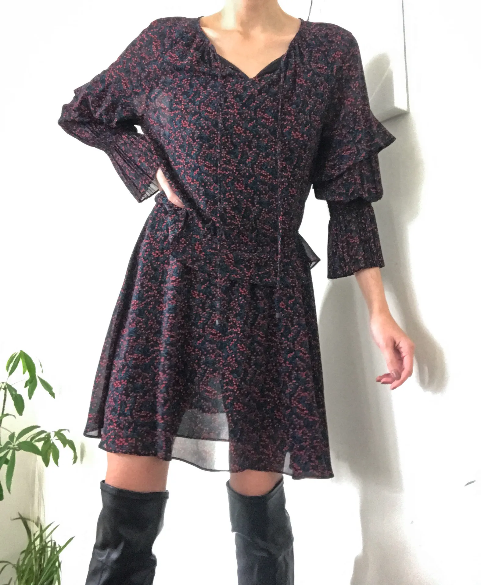 Holiday Print Ruffle Cinch Waist Mini Drszz - Image 2