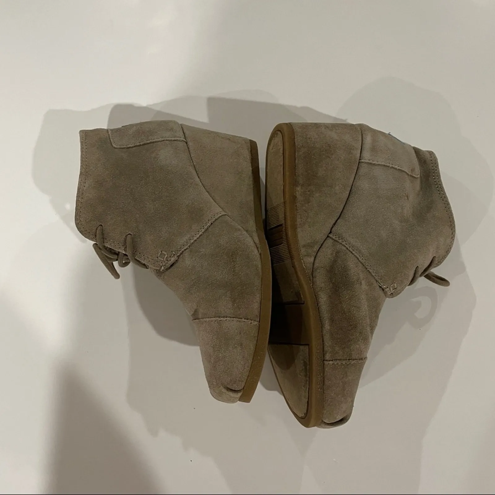 Toms Desert Taupe‎ Suede Wedge Heel Lace Up Booties Size 9 - Image 3