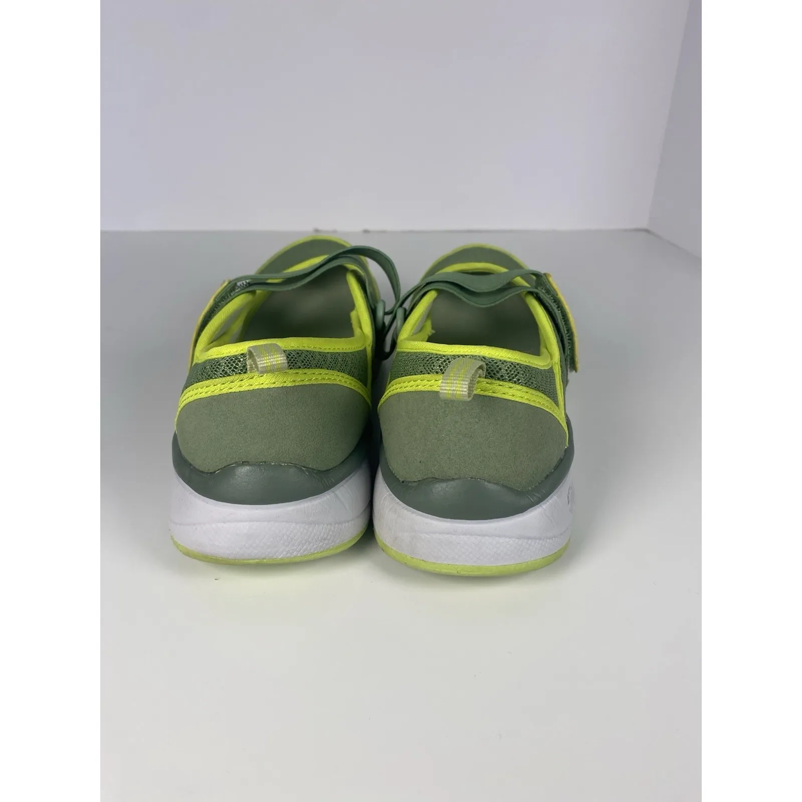 MOUNTREK TOUR‎ MARY JANE Summer Lightweight Lime Green Mesh Slip On Shoes Size 6 - Image 4